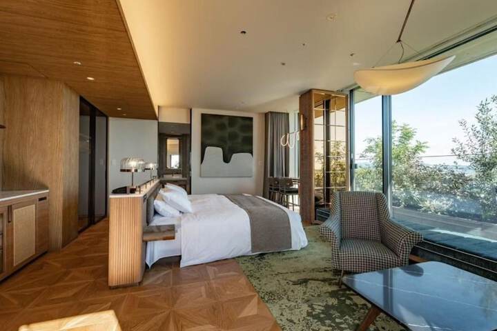 Room 25 of 190