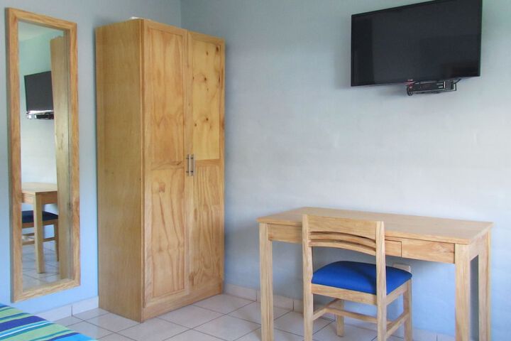 Room 4 of 65