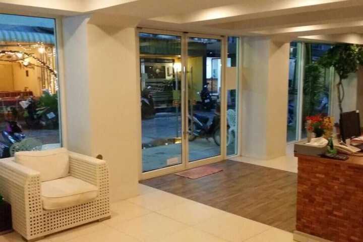 Entrance & Lobby
