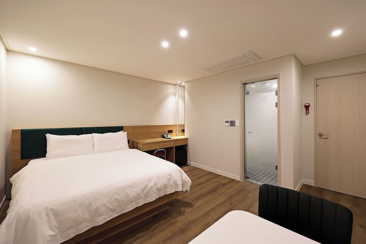 Room 11 of 44