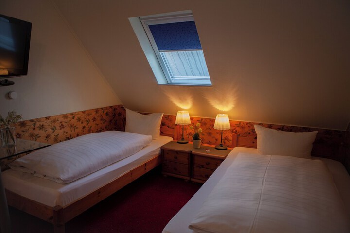 Room 12 of 26