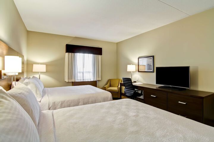 2 Queen Beds (1 of 5)