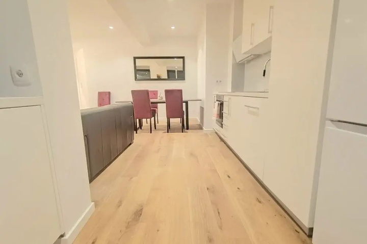 Room 2 of 10