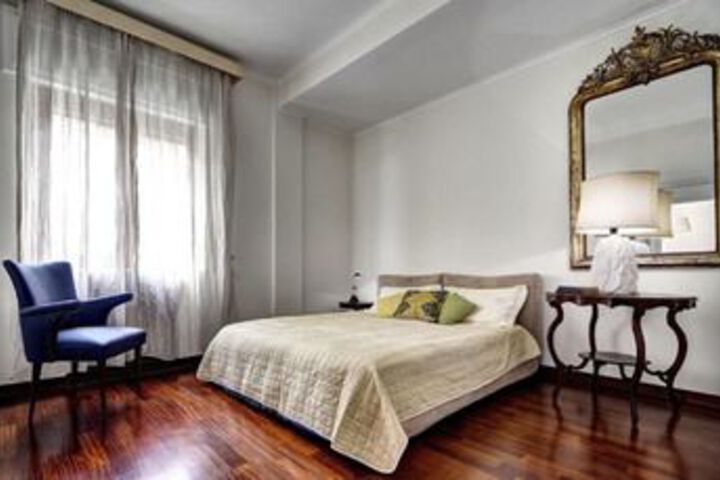 Room 6 of 14