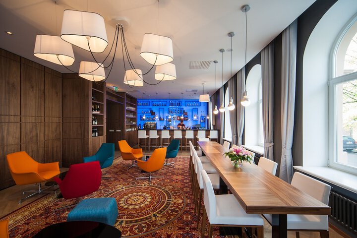 Lounge 72 of 108