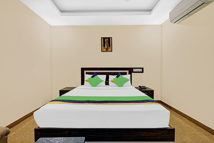 Room 8 of 22