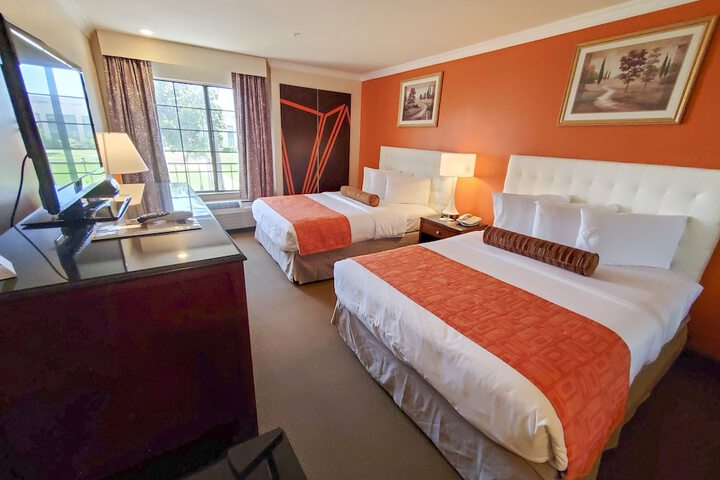 2 Queen Beds (6 of 7)