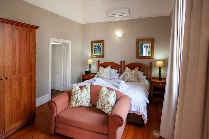 Room 10 of 52