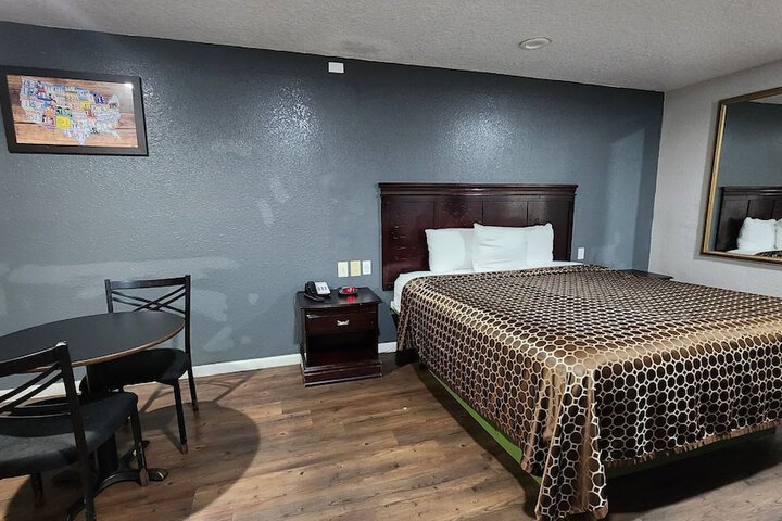Room 7 of 24