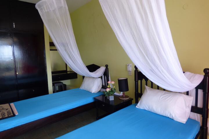 Room 8 of 35