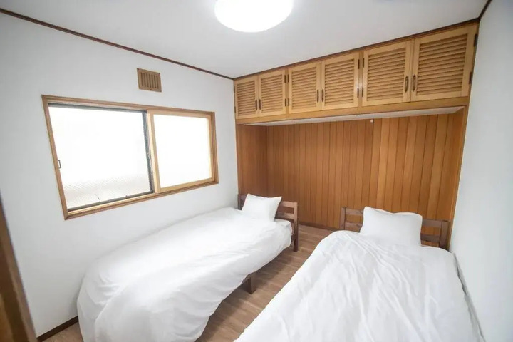 Room 3 of 9