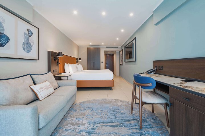 Room 33 of 114