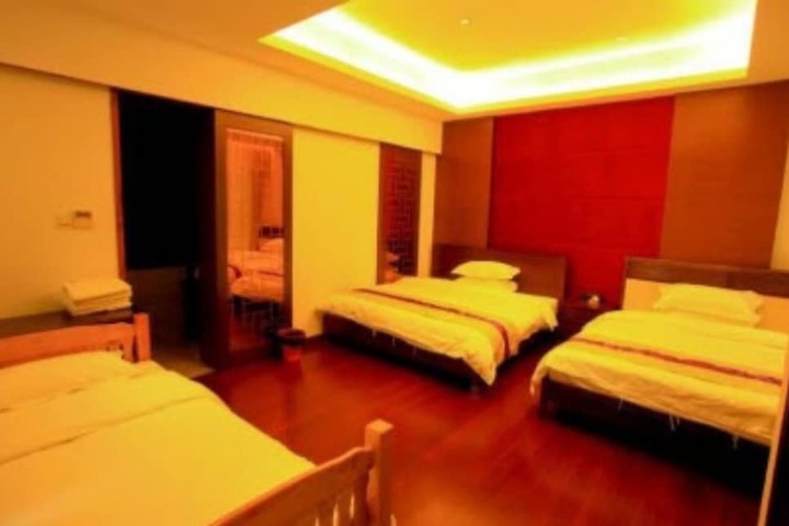 Room 3 of 8