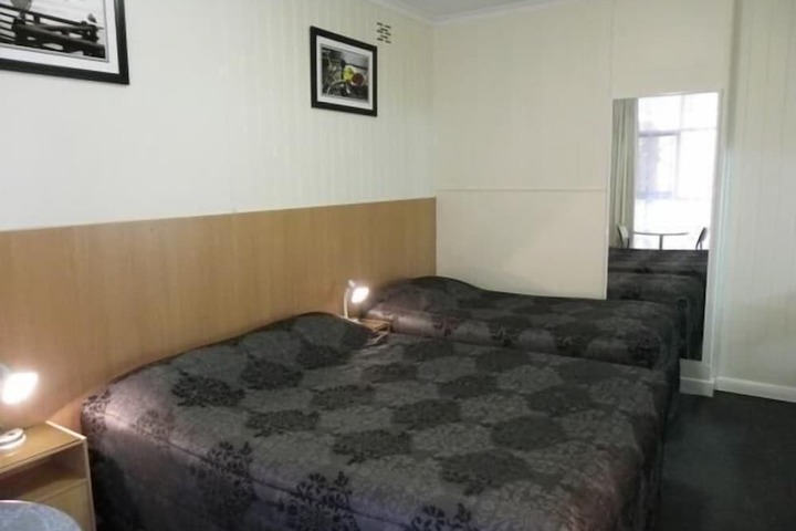 Room 4 of 7