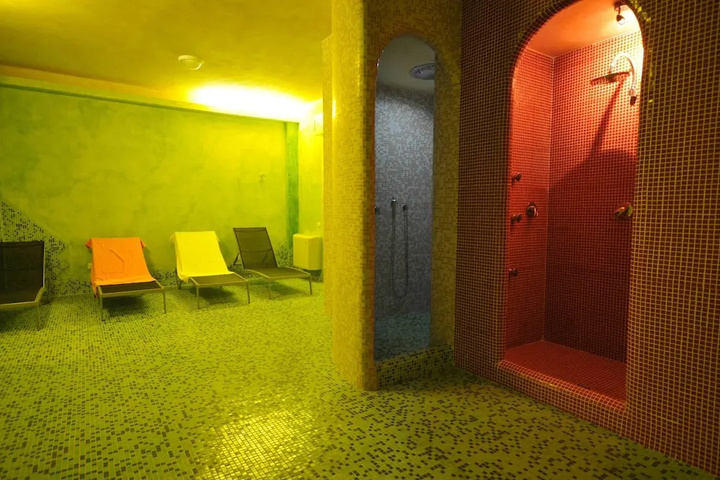 Room 10 of 24