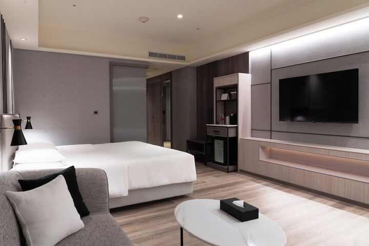 Room 28 of 68