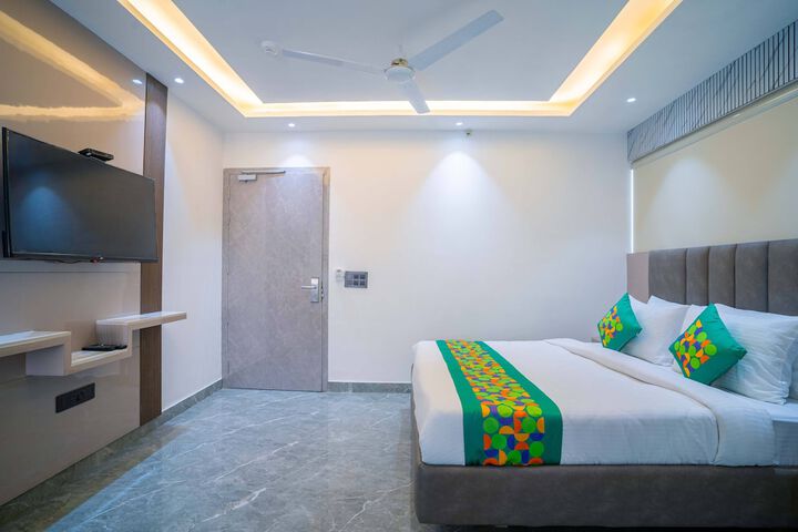 Room 9 of 33