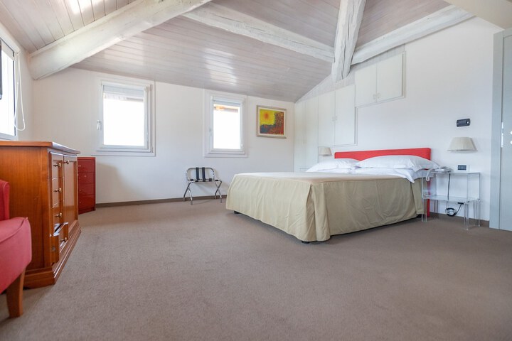 Room 13 of 74
