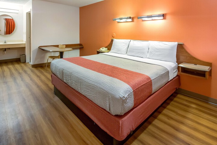 Room 3 of 22