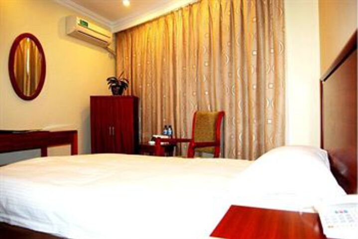 Room 2 of 8