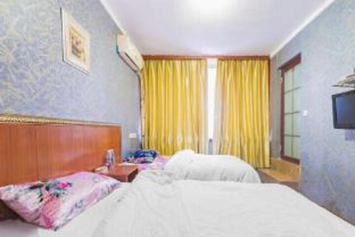 Room 5 of 6