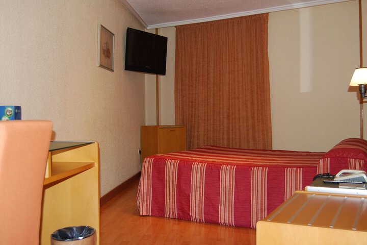 Room 5 of 65