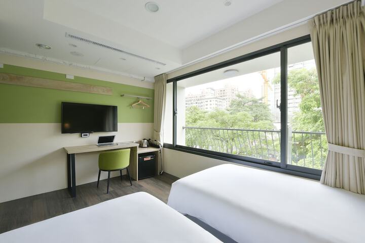 Room 46 of 77
