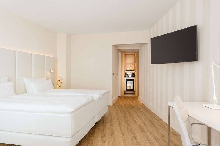 Room 20 of 36