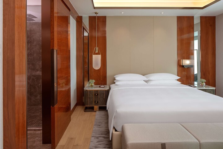 Room 10 of 65