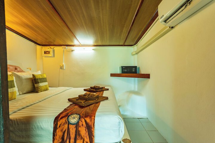 Room 53 of 203