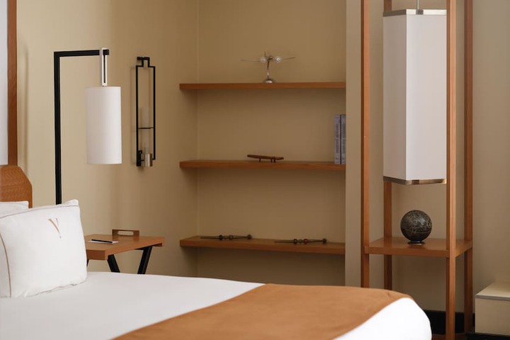 Room 40 of 136