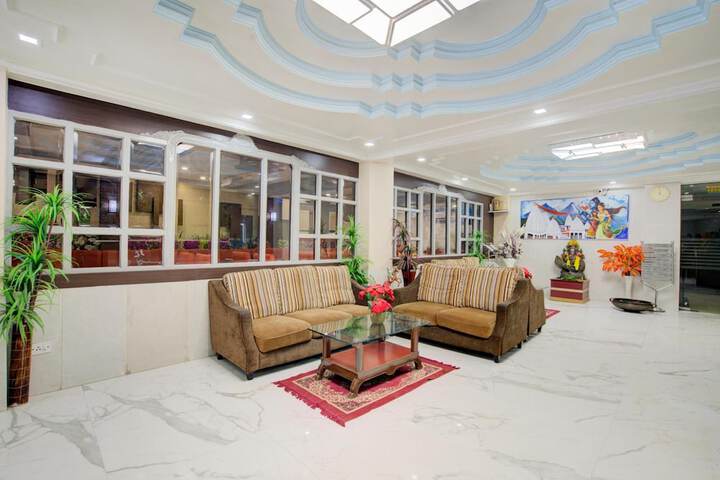 Entrance & Lobby