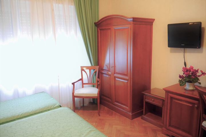 Room 36 of 201