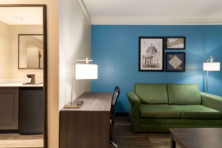 1 King Bed 1 Bedroom Executive Room (9 of 18)