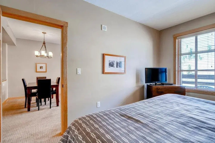 Room 4 of 17