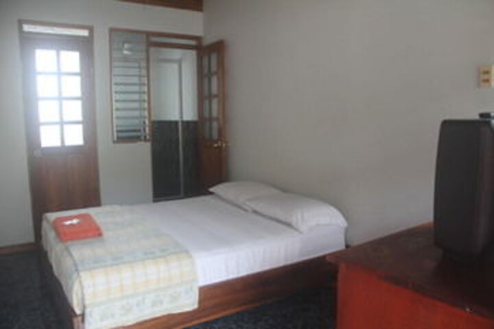 Room 13 of 19
