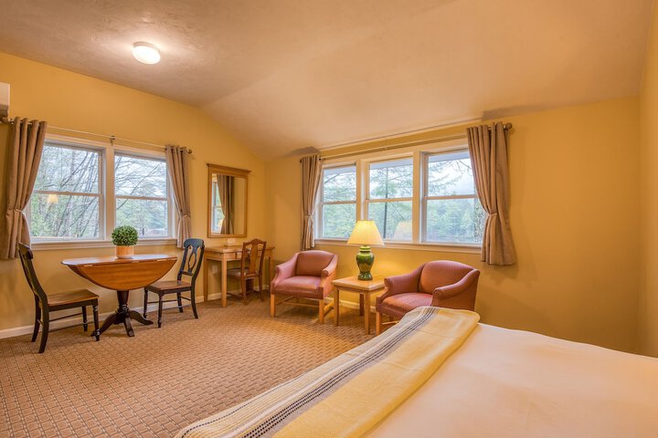 Slope Queen Bed with View (68 of 100)