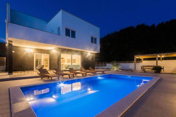 Pool 59 of 70