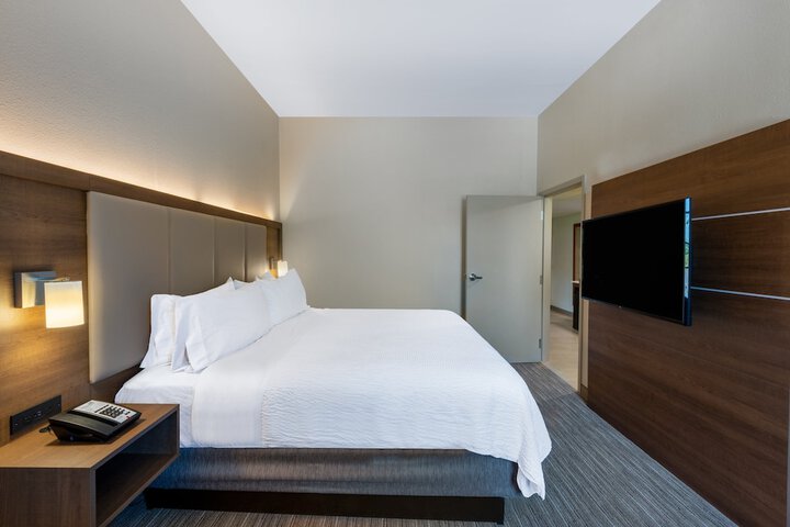 Standard King Bed Accessible (13 of 23)