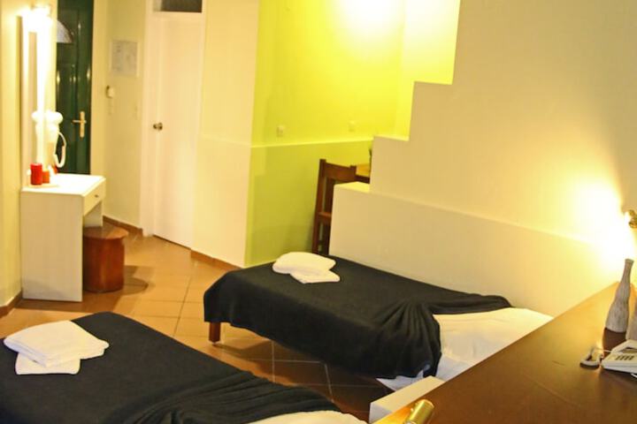 Room 22 of 106