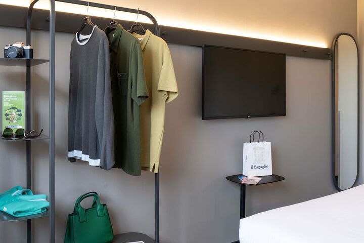 Room 11 of 42