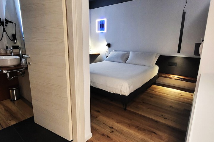 Room 18 of 36