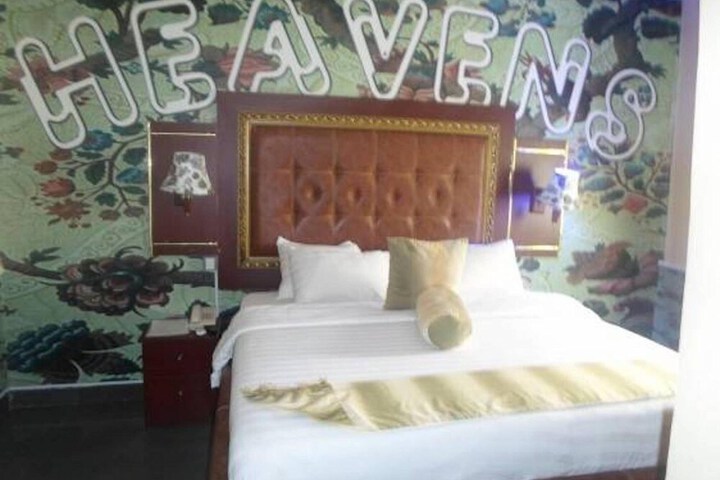 Room 10 of 21