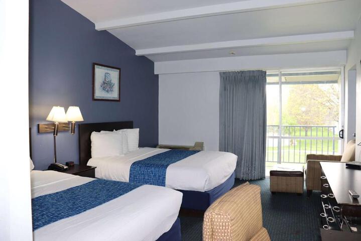 2 Queen Beds (5 of 9)