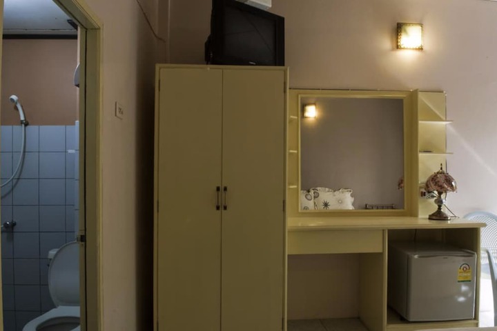 Room 18 of 32