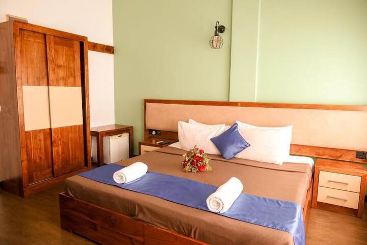 Room 5 of 28