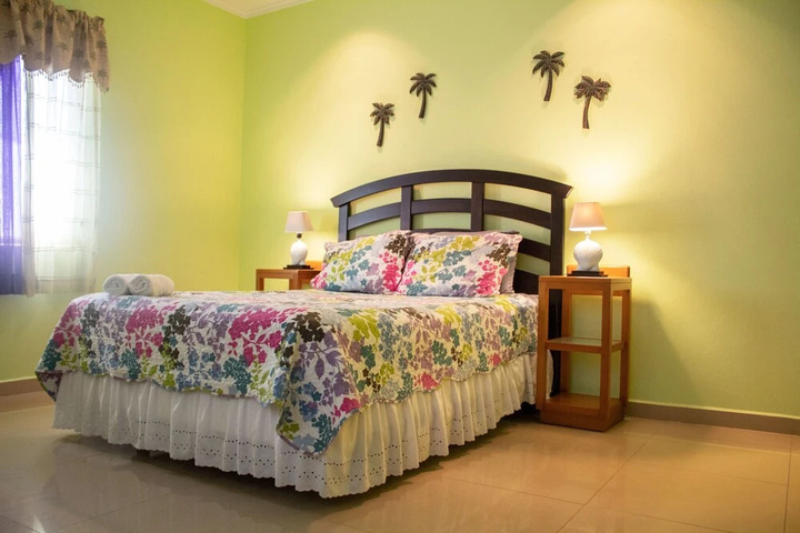 Room 4 of 18