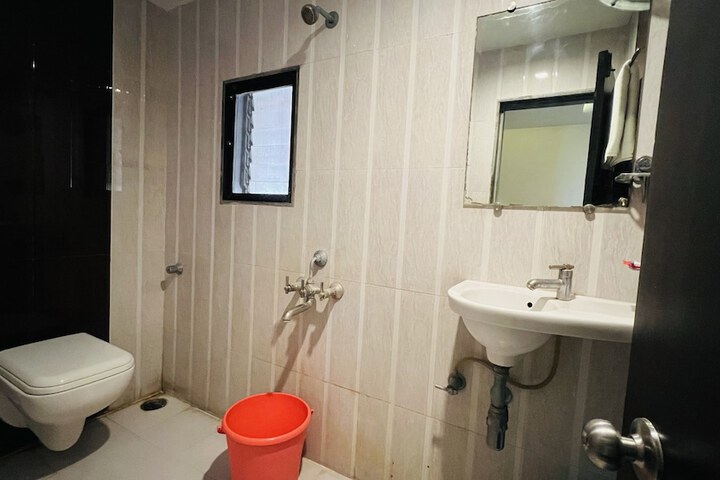 Room 7 of 11