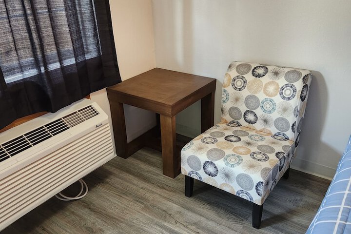 Room 4 of 38
