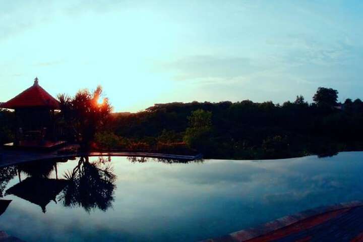 Hotel Pool